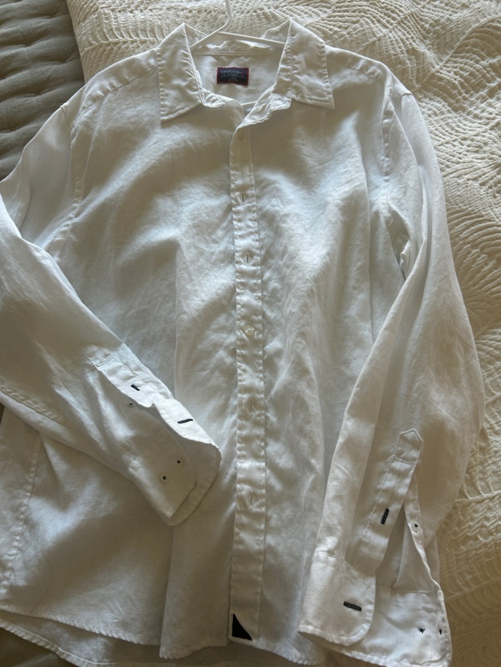 Men’s untuckit white linen shirt